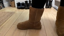 Bearpaw Elle Women's Suede Sheepskin Winter Boots  Size 6 Mid Calf Short 