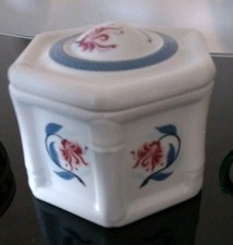 Rare Vintage Elizabeth Arden Powder Box made for Royal Brighton Pavilion 70's