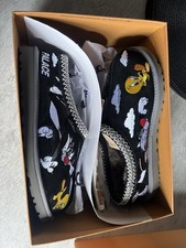 Ugg palace looney tunes - x,