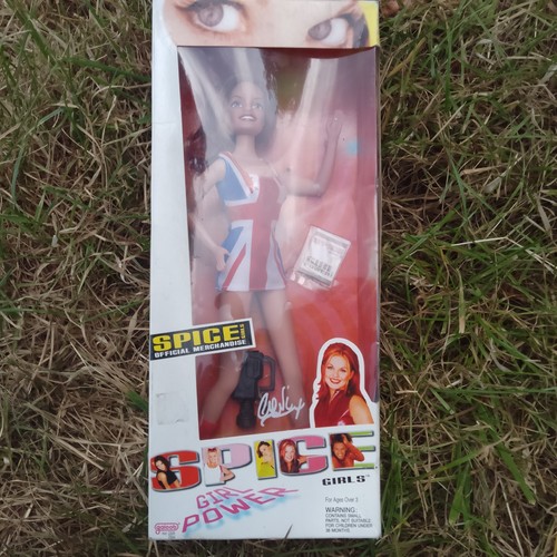 Geri halliwell ginger spice - halliwell,
