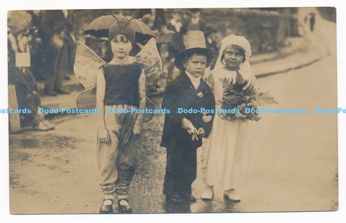 C000762 three small children - c000762,
