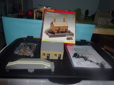 hORNBY OO BUILDINGS R8001