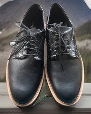 Clarks Womens Flat Lace-Up