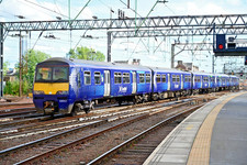 class 320 no 320317    in new scotrail at glasgow central