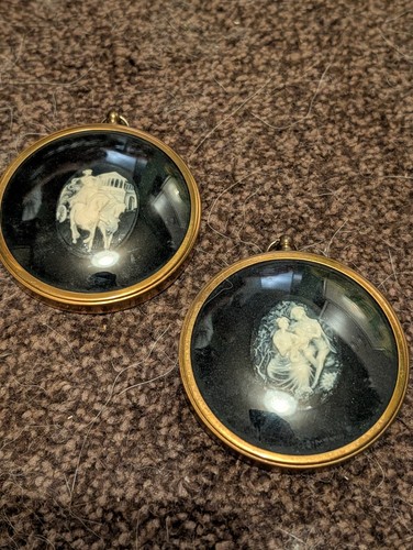Carved cameo medallions - , in