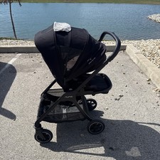 Nuna Triv Blk/white  Compact