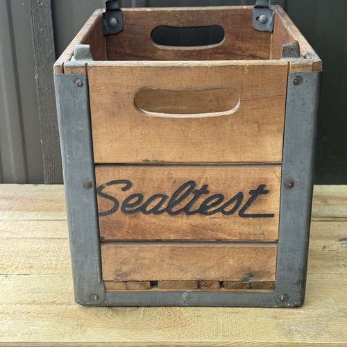 Vintage wooden milk crate - wooden,
