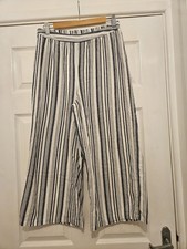 Size 14 White & Navy Blue