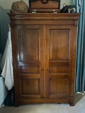 AND SO TO BED Manoir Wardrobe