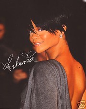RIHANNA AUTOGRAPH SIGNED PP