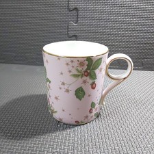 Wedgwood Wild Strawberry Bloom