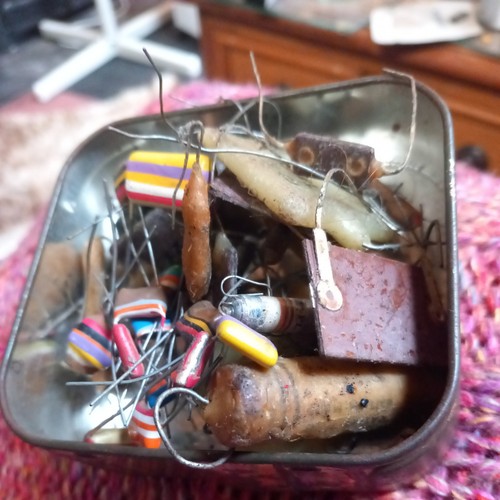Job lot out - lot, tin