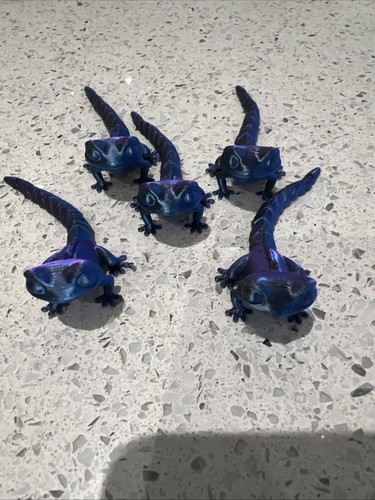 Articulated gecko fidget toy - gecko,