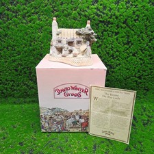 David Winter House On The Loch  Scottish Collection  1988  Boxed Find the Mouse