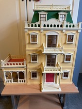 Vintage 90’s sylvanian family mansion (box available) No small bits,