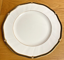 *** Wedgwood "Windsor Black" - Bone China Dinner Plate - 27cm Diameter ***