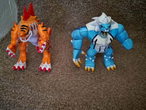 Invizimals figures bundle - figures,