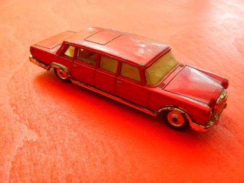 Corgi car mercedes benz - car:, 600