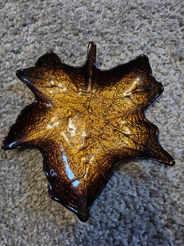 Gold maple leaf - gold,