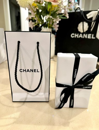 Chanel eau - no,
