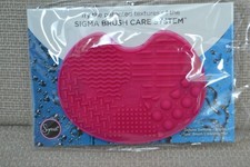 Sigma Brush Care System - Spa Brush Cleaning Mat in bright pink travel size