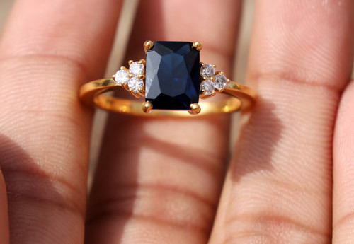Blue sapphire ring 18k - blue,