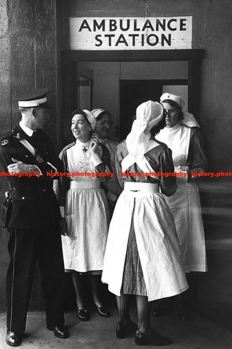 F015036 nurses ambulance - nurses,