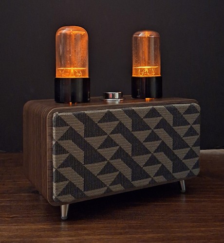 Retro bluetooth speaker - speaker, w/