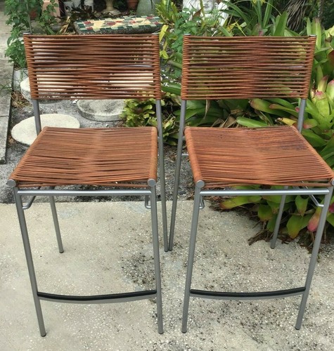 One miss stool tito - one, by