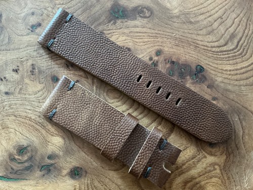 24/22mm brown distressed