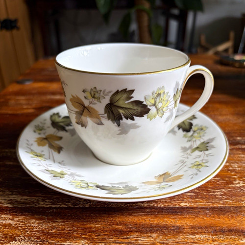 Royal doulton larchmont - royal, tc