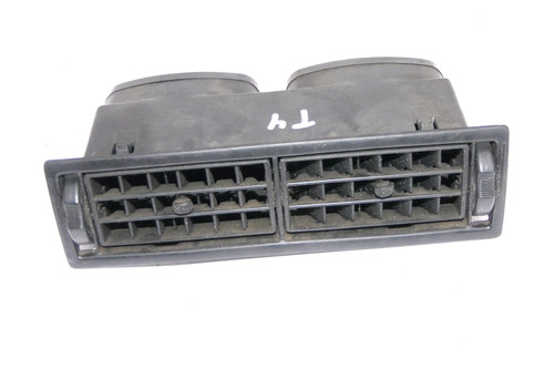 Front centre air vent - front,