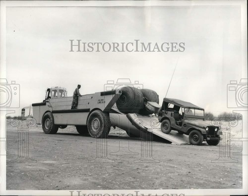1960 press photo jeep unloads - photo,