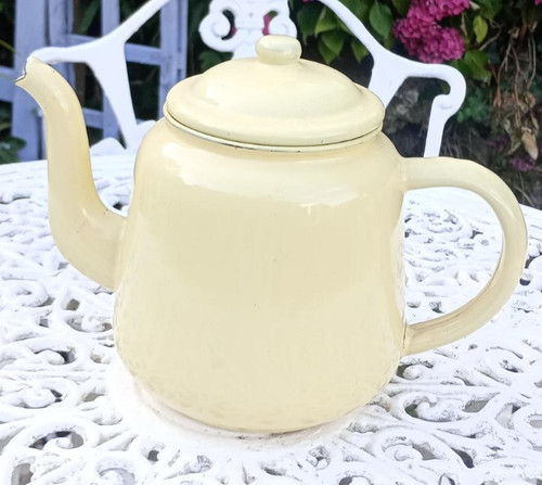 Vintage yellow resevoir - vintage, 'resevoir
