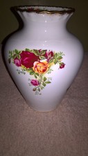 REDUCED-Royal Albert  OLD  COUNTRY  ROSES  VASE 17.75 CM/ 7 INCH (Pls read on)