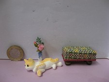 Dolls house 1/12 Job lot . Cat ,flower vase and stool .