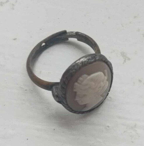 Antique brass cameo ring - brass, –