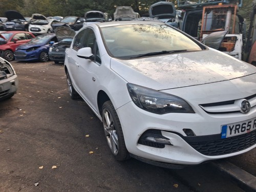 Vauxhall astra 2015 breaking - vauxhall,