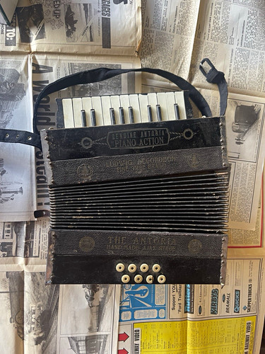 Antoria small piano accordion - antoria,