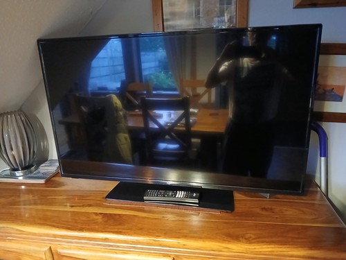 Bush smart flat screen - smart, tv