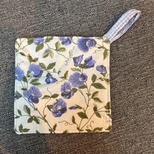 Handmade Laura Ashley Vintage Henrietta Sapphire Fabric Sweet Pea Pan Grab