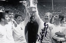 Modern HAND SIGNED 6x4 Photo : TOTTENHAM 1967 FRANK SAUL (500)