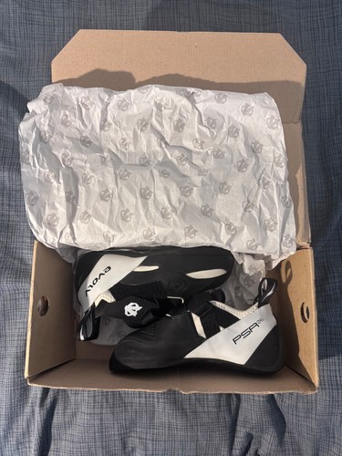 Evolv climbing shoes size - shoes,
