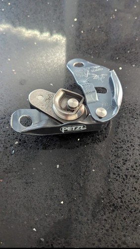 Petzl grigri rock climbing - petzl,
