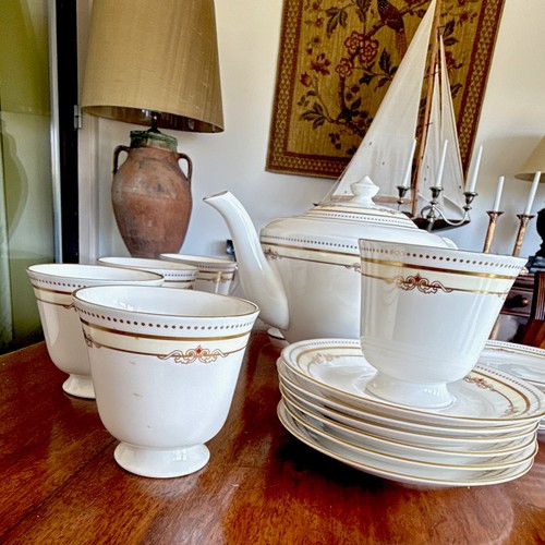 Immaculate royal worcester - royal, tea