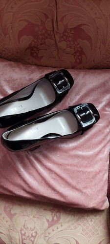 Lovely pair ladies - lovely,