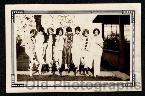 Flapper era women kick - women, line
