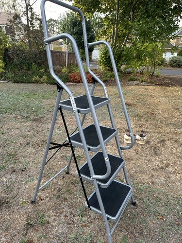 New tread metal stepladder - 4,