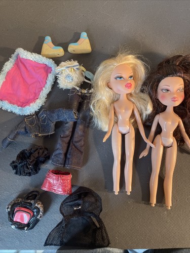 Bratz dolls with clothes - clothes, and