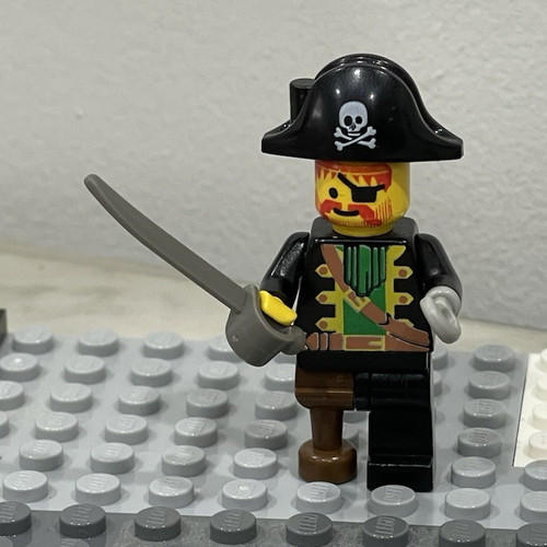Lego pirate minifigure plastic - minifigure,